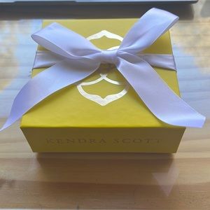 *BRAND NEW WITH TAGS* Kendra Scott Gold “K” Necklace